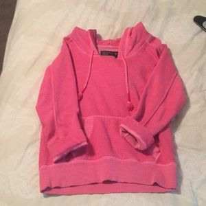 Short cut hooded sweat shirt